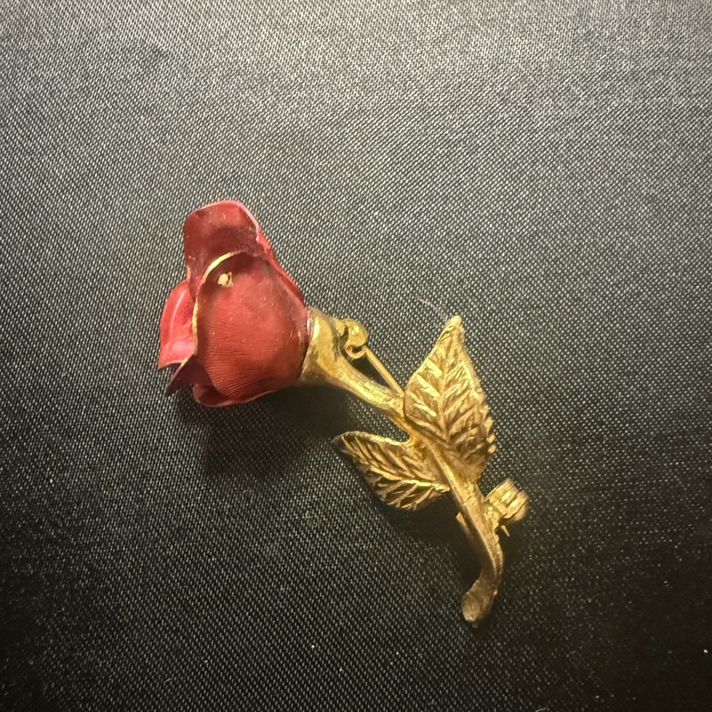 Timeless Vintage Giovanni Gold and Red Rose Brooch
